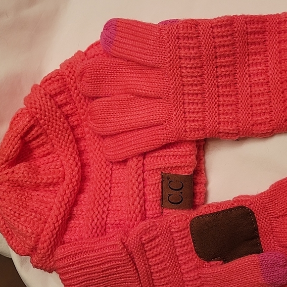 C.C. beanie, tech gloves and infinity scarf - Picture 3 of 9